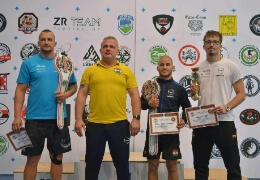 Hat versenyző, két bajnoki cím és két bronzérem