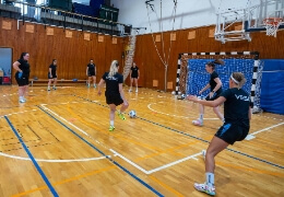 Kilenc csapatos mezőnyben indulnak a női futsalosok